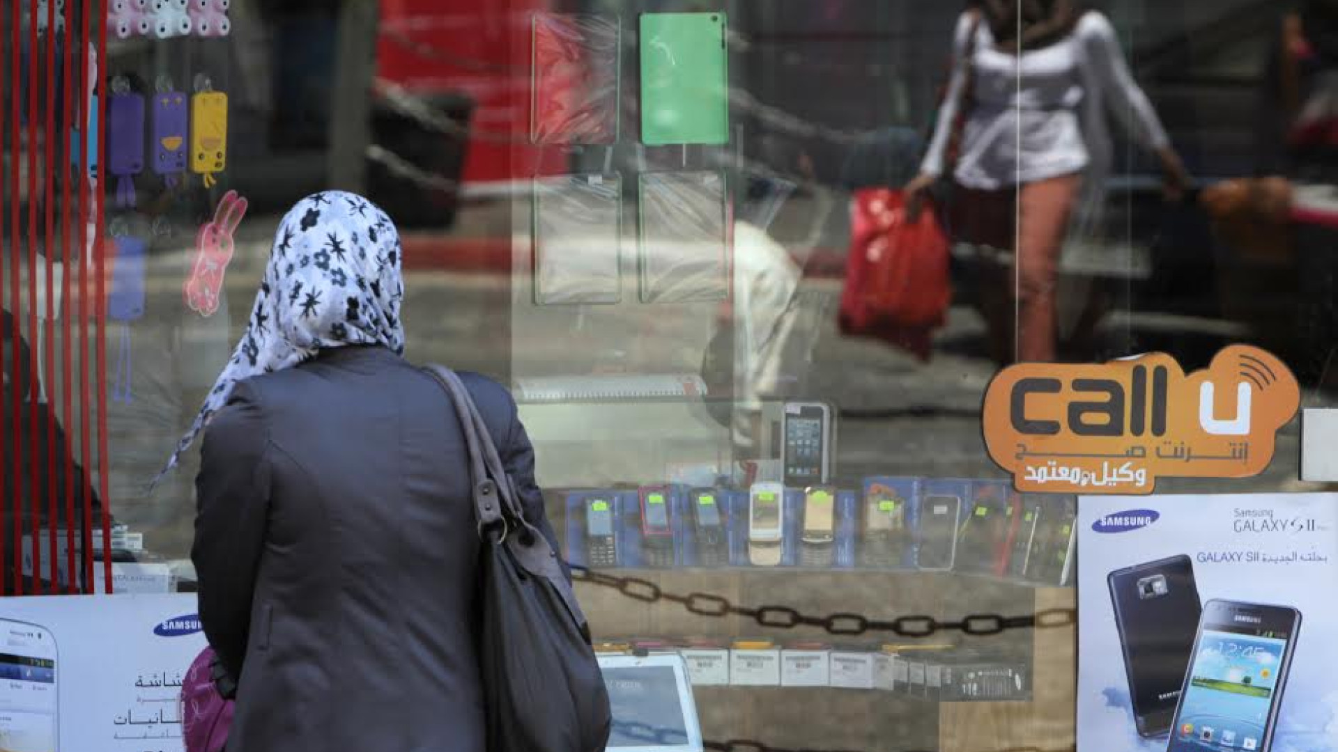 قطاع الاتصالات الفلسطينية:قطع للاتصال بين المجتمع ونضاله