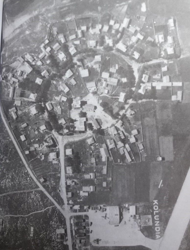 (صورةٌ جوّيةٌ لمستوطنة "عطروت"، 1946) ( صورةٌ جوّيةٌ لمستوطنة "عطروت"، 1946)