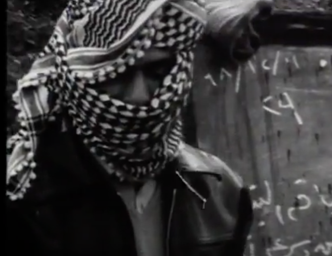 الشهيد فايز جراد في معسكر تدريب قوات التحرير الشعبية في أحراش جرش (1968)